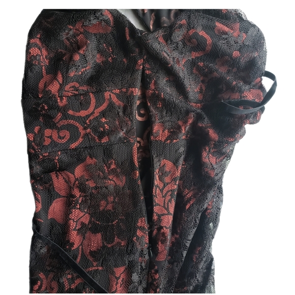 Elegant Black & Burgundy Lace Bodycon Dress with Hidden Zipper – Size S - Picture 6 of 8